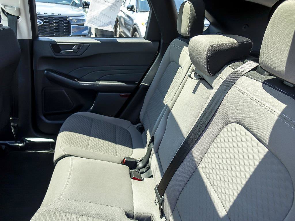 Used 2022 White Metallic Ford SE Hybrid image 18