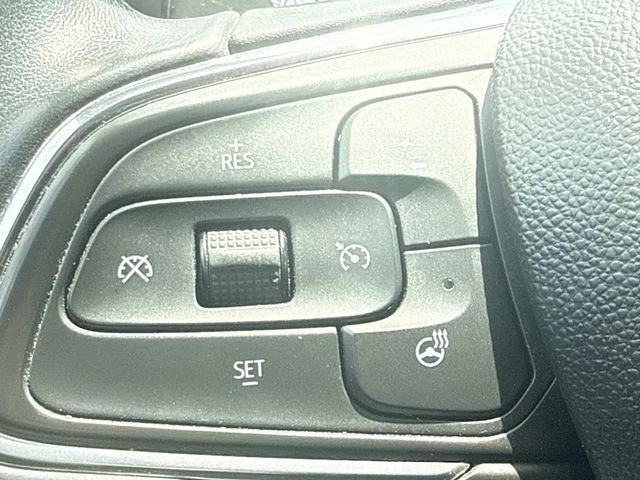 Used 2022 White Buick Preferred image 23