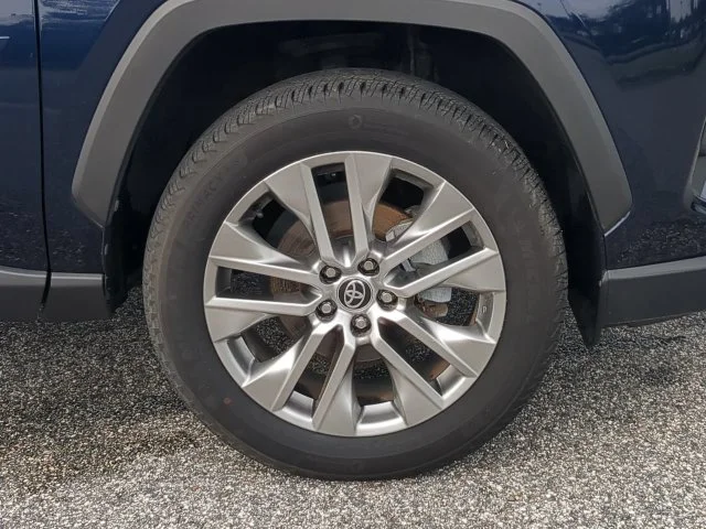 Certified Used 2023  Toyota XLE Premium image 11