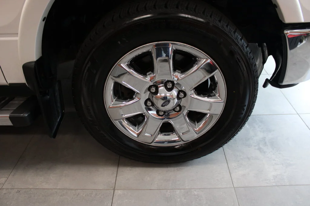 Used 2014 White Platinum Tri-Coat Metallic Ford Lariat image 9