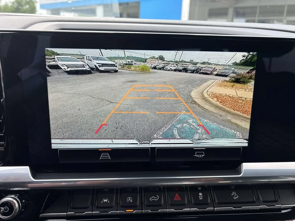 Used 2024 Summit White GMC Elevation image 19