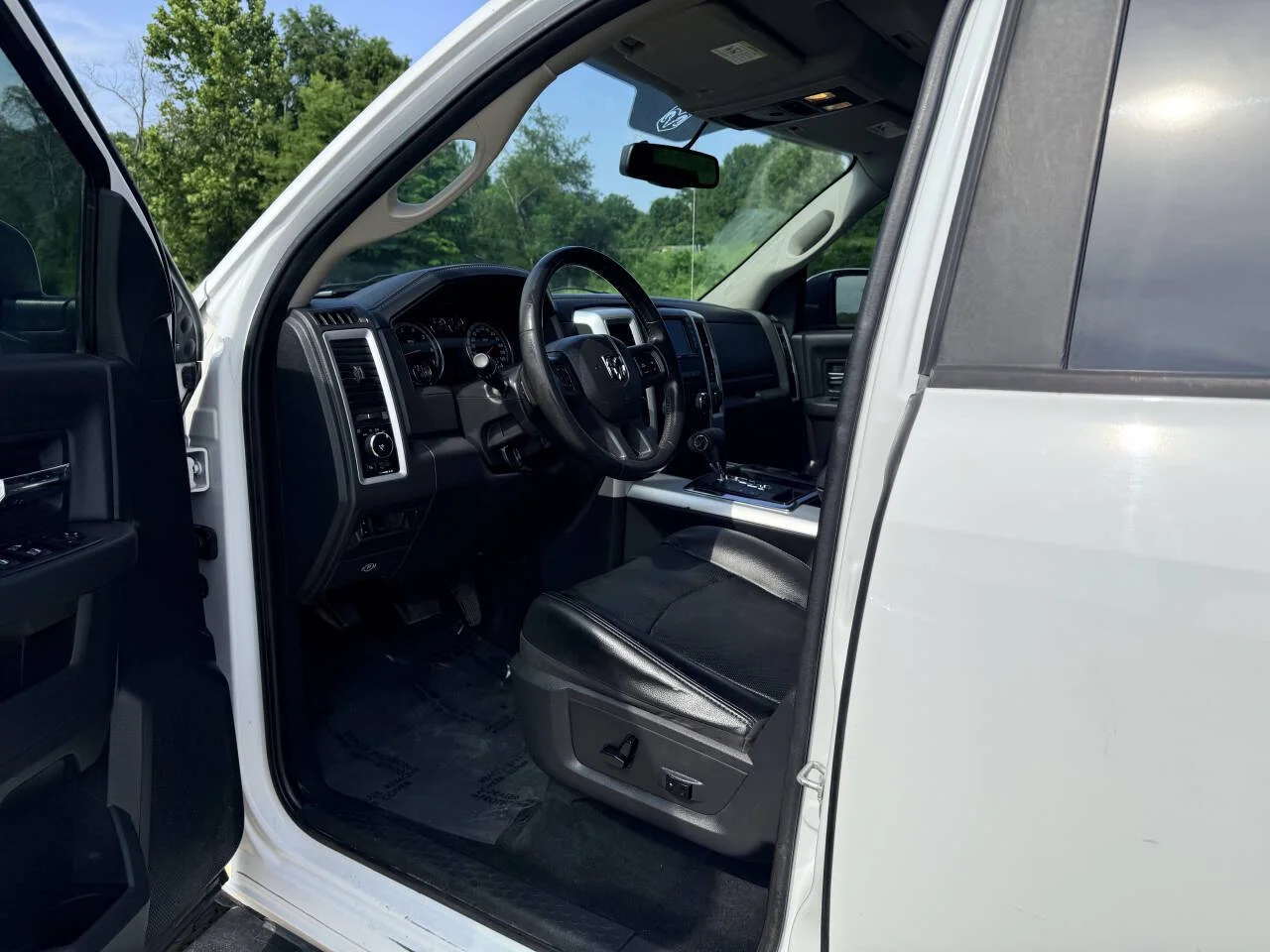 Used 2012 White RAM Sport 4x4 4dr Crew Cab 5.5 ft. SB Pickup image 15