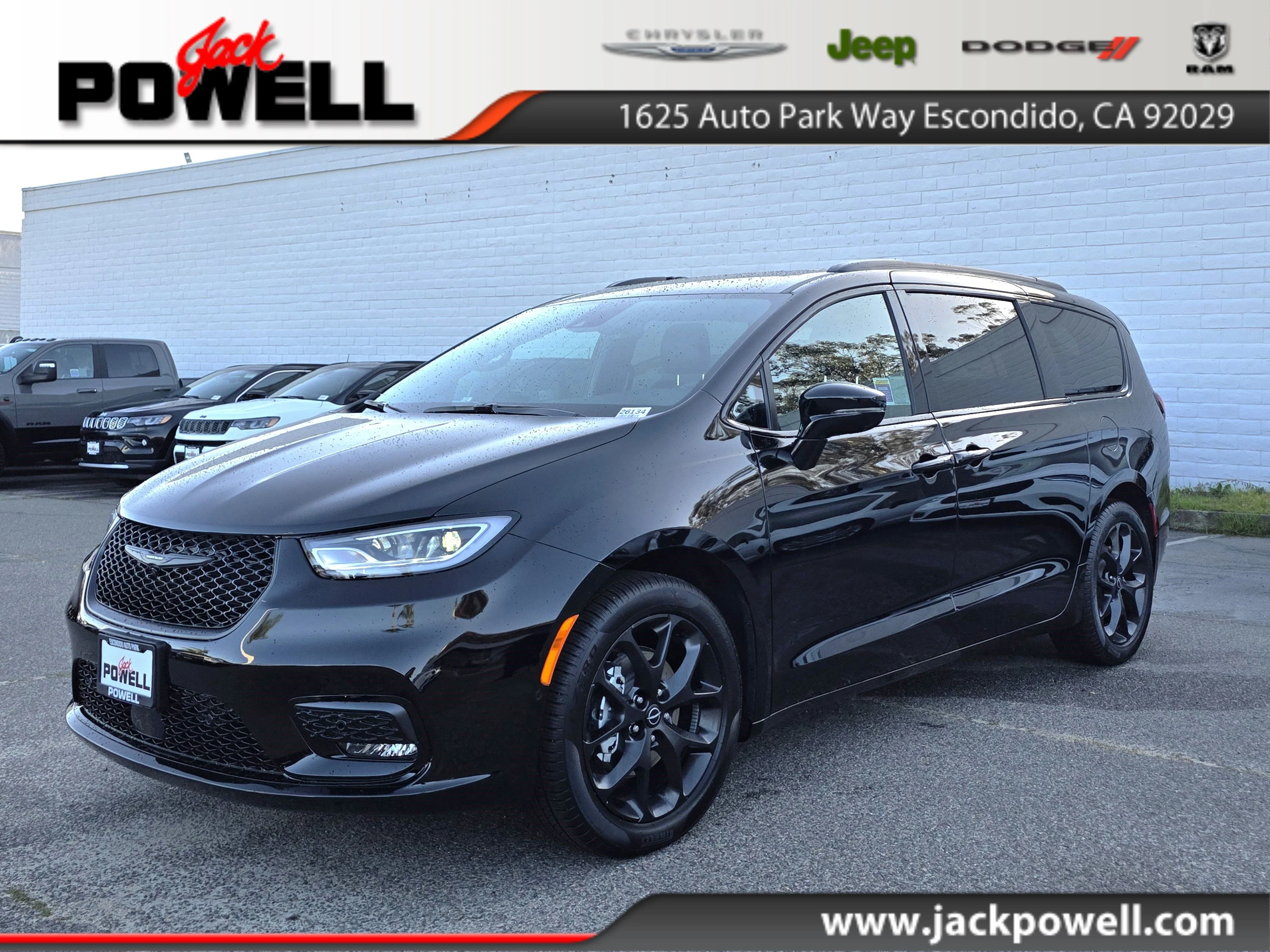 2026 Chrysler Pacifica Select's photo