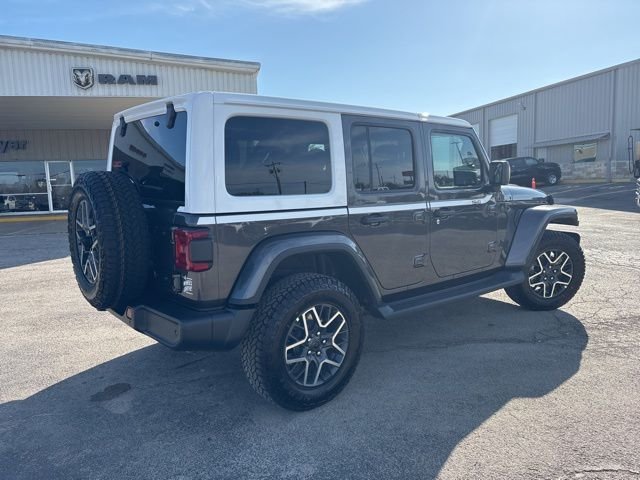 New 2026 Granite Crystal Metallic Clear-Coat Exterior Paint Jeep Sahara image 8