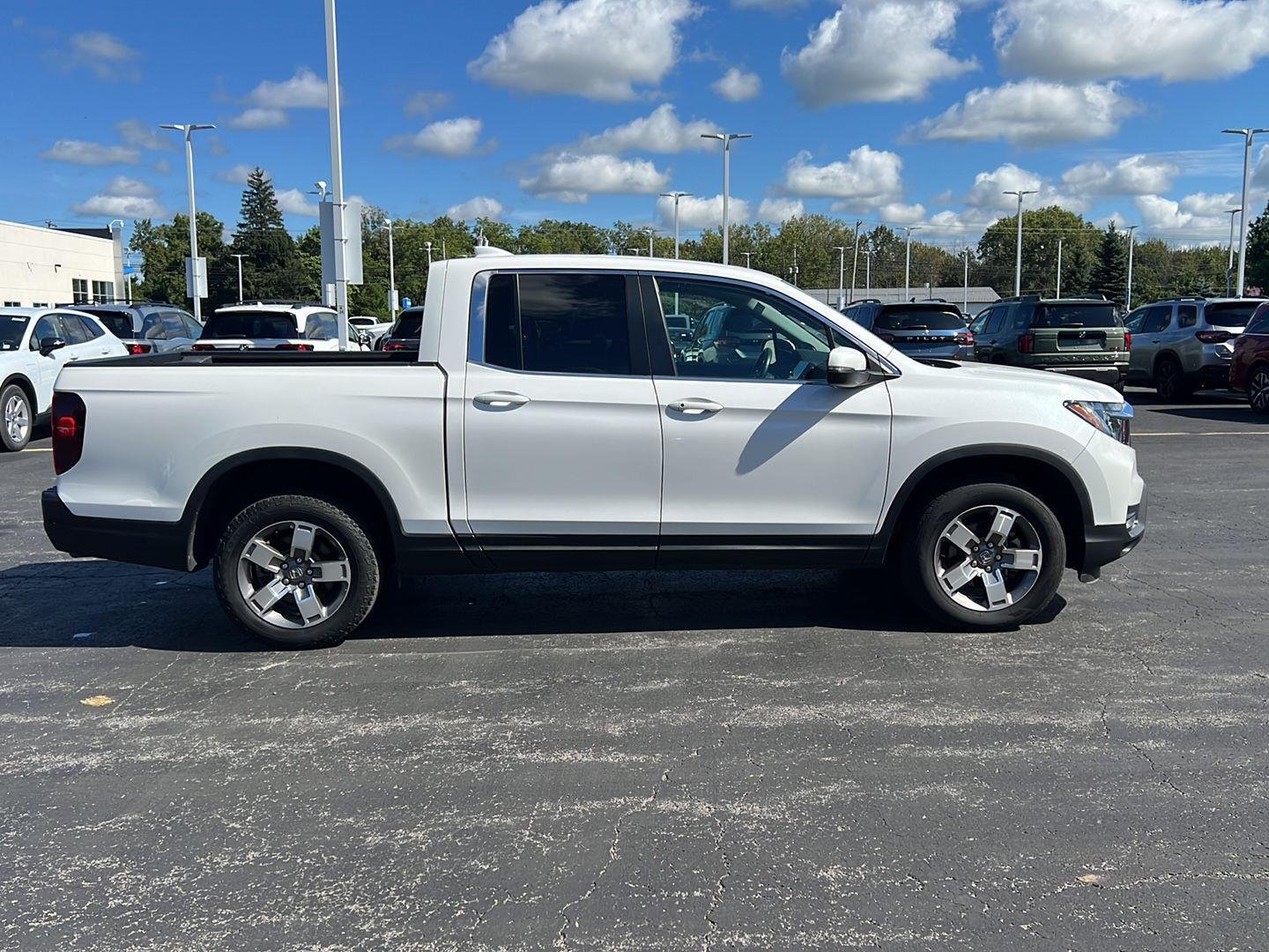 Used 2024 Platinum White Pearl Honda RTL image 16