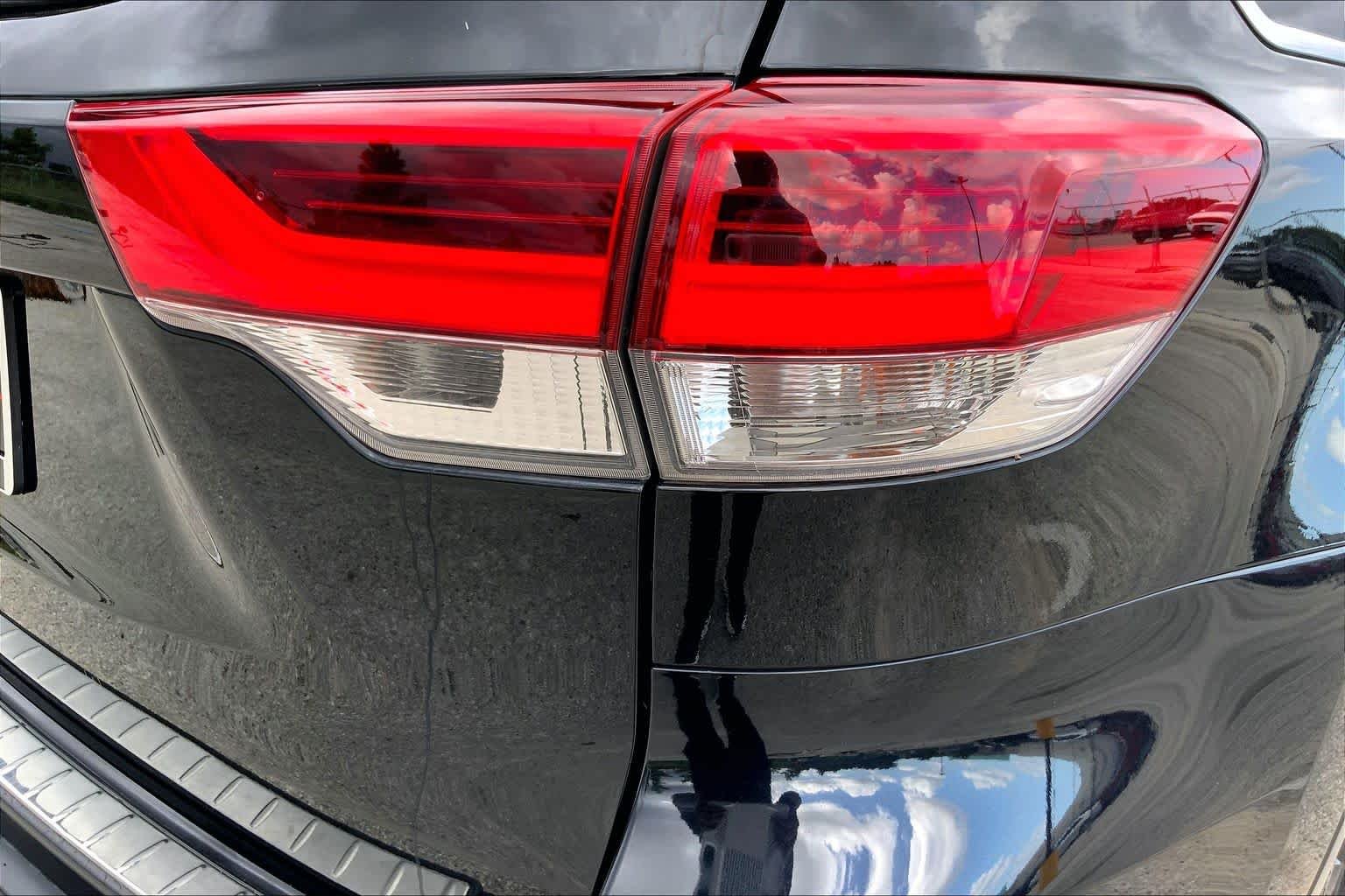 Used 2019 Midnight Black Metallic Toyota LE image 30