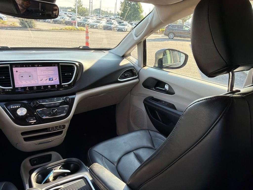 Used 2023 Black Chrysler Touring L image 29