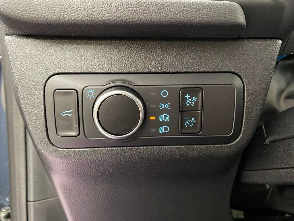 Used 2022 Stone Blue Ford SE image 16