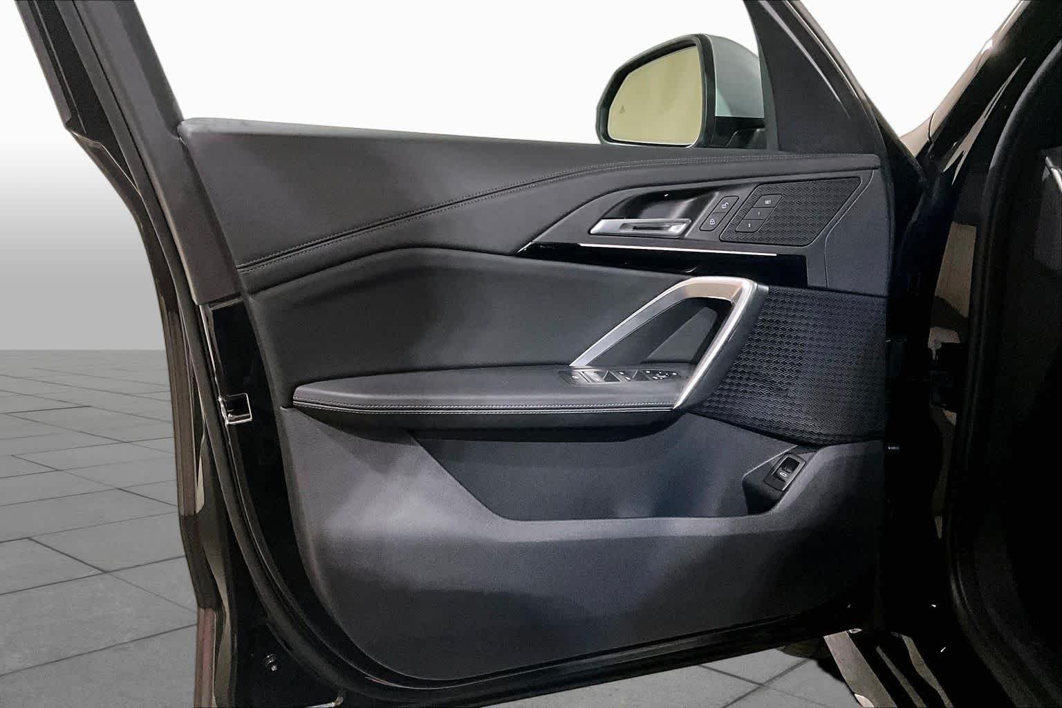 Used 2023 Jet Black BMW xDrive28i image 21