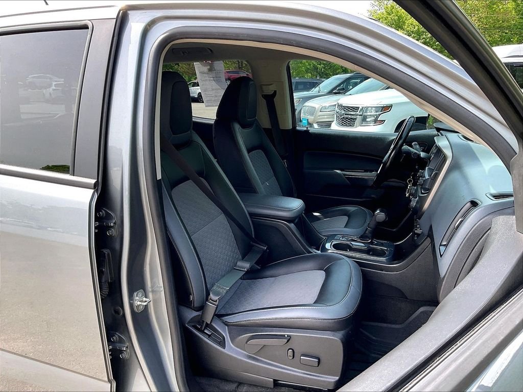 Used 2018 Gray Chevrolet Z71 image 11
