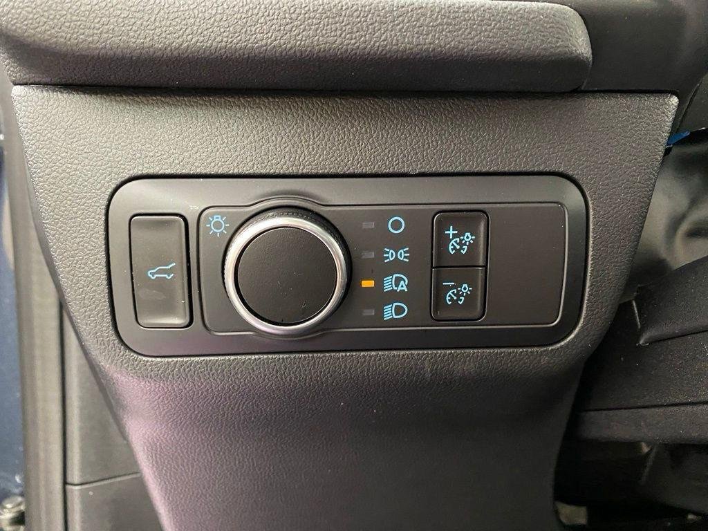Used 2022 Stone Blue Ford SE image 16