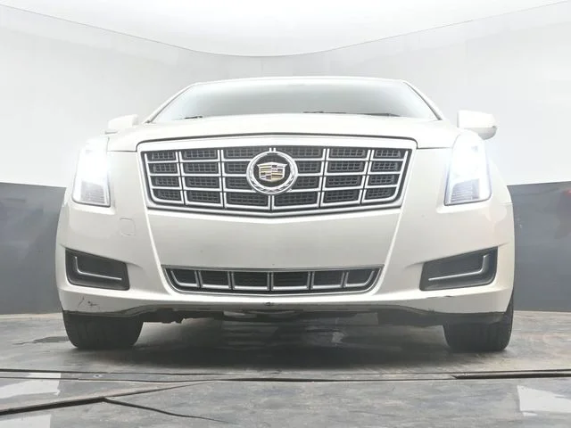 Used 2013 White Diamond Clearcoat Cadillac Base image 27