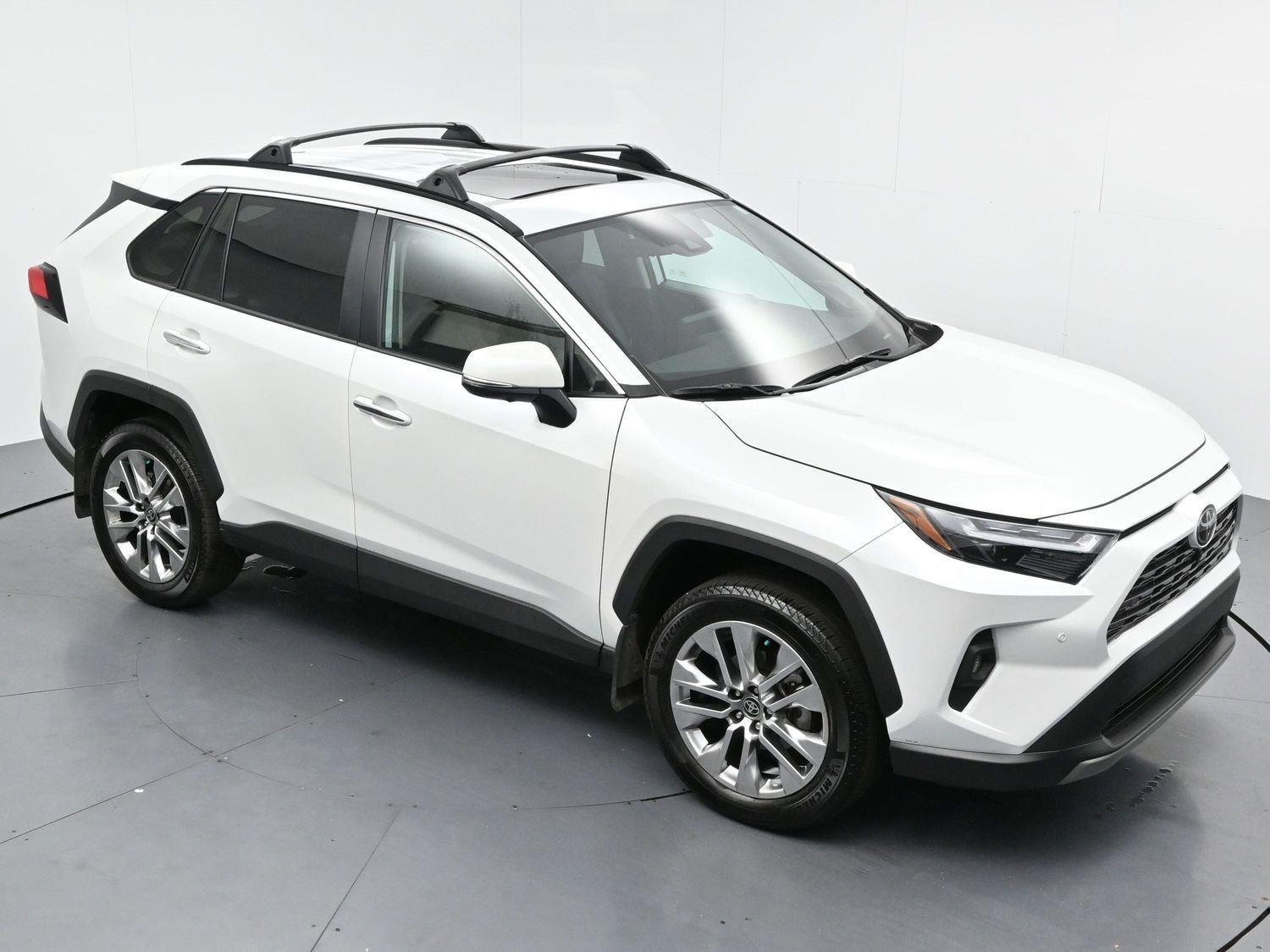Used 2025 Wind Chill Pearl Toyota Limited image 39