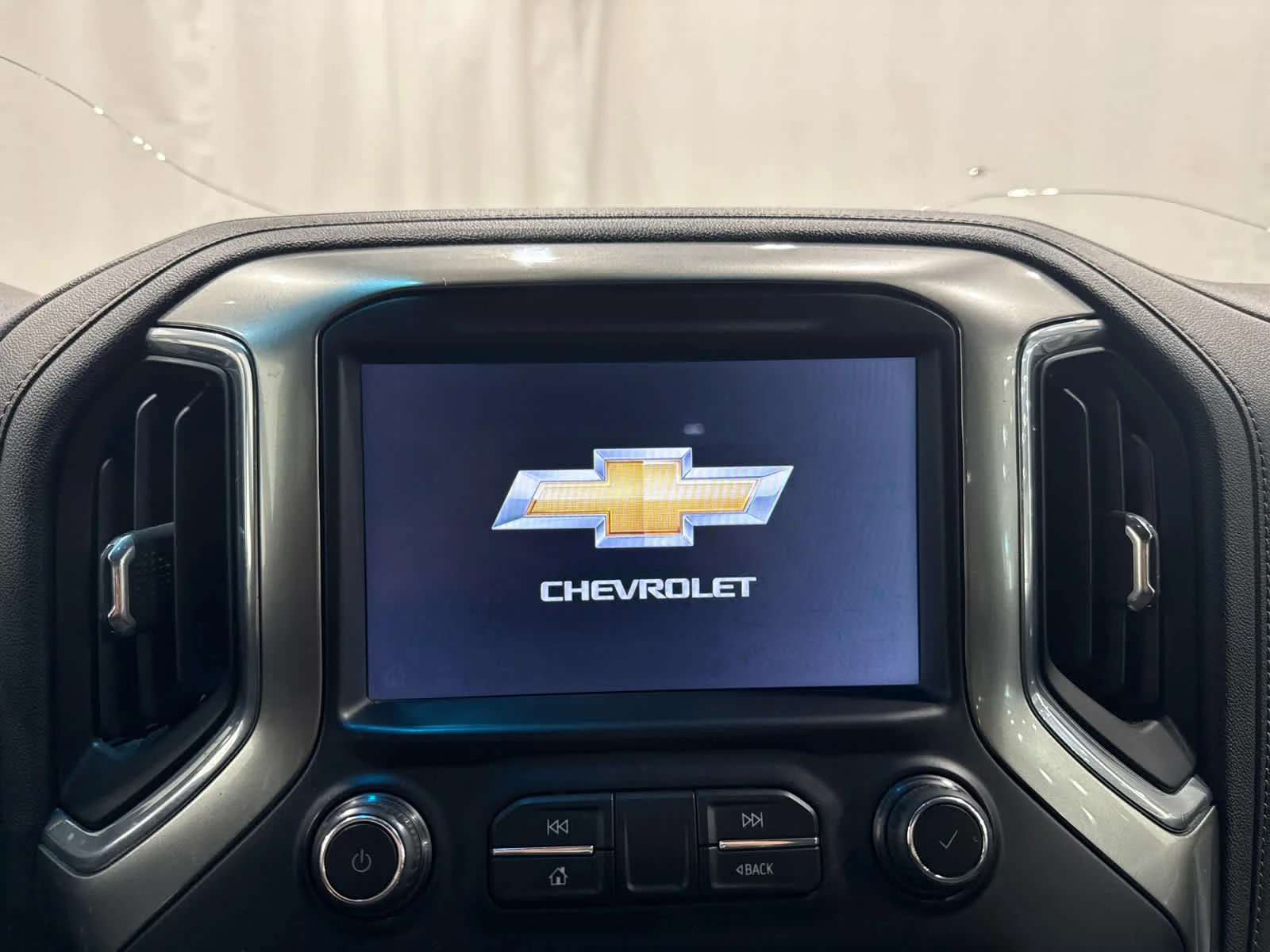 Used 2020 BLACK Chevrolet LT image 17