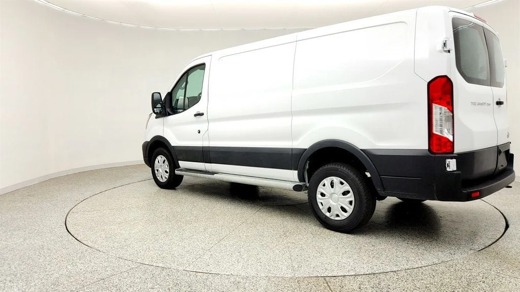 Used 2025 Oxford White Ford T-250 130"" Low Rf 9070 GVWR RWD image 7