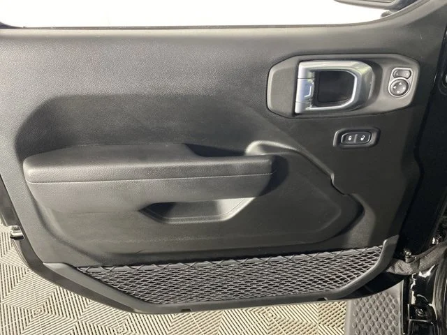 Used 2022 Black Jeep Sport S image 12