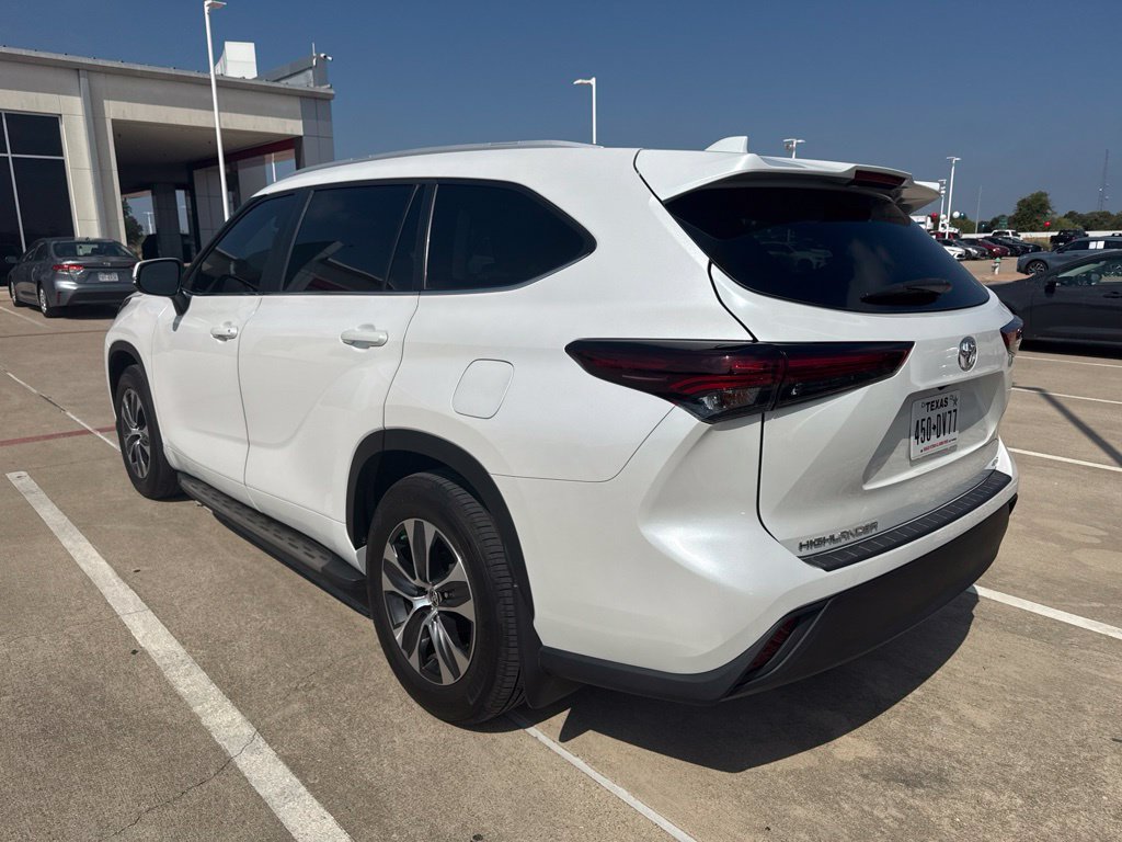 Used 2024 Beige Toyota XLE image 4