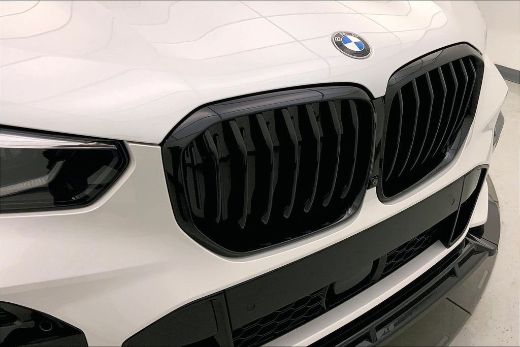 Used 2022 Mineral White Metallic BMW  image 29