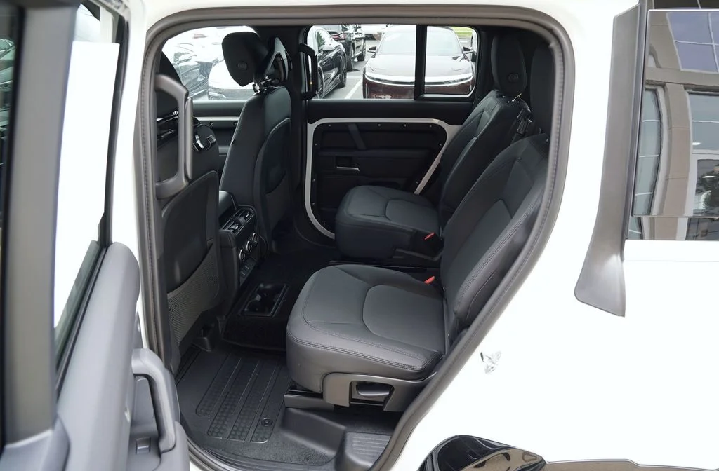 New 2026 Fuji White Land Rover X-Dynamic SE image 35