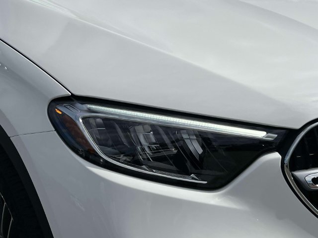 New 2027 Polar White Mercedes-Benz GLC 300 image 9