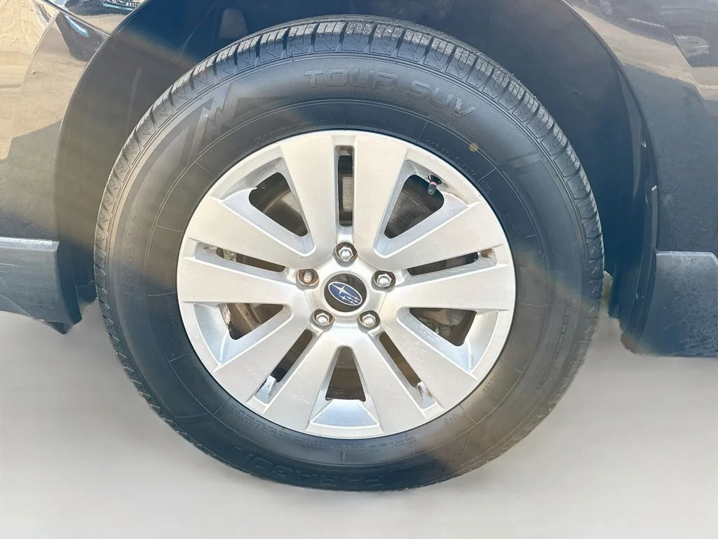 Used 2017 Black Subaru 2.5i Premium image 38