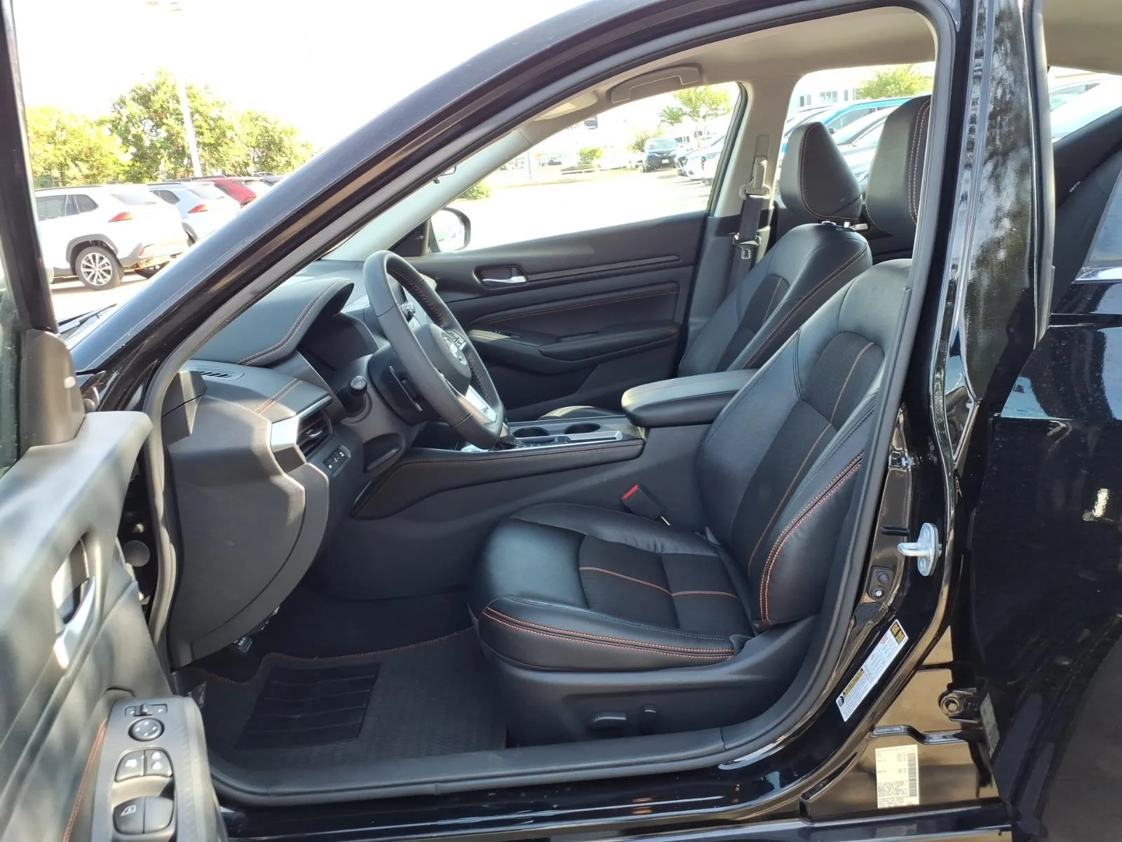 Used 2022 Super Black Nissan 2.5 SR image 11