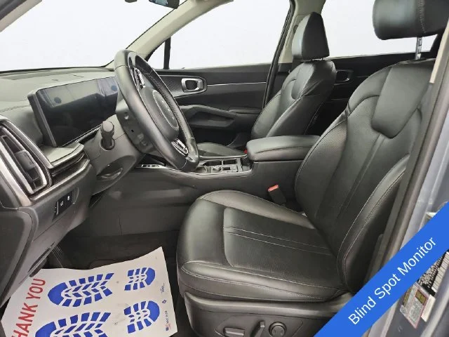 Used 2025 Everlasting Silver Kia EX image 10