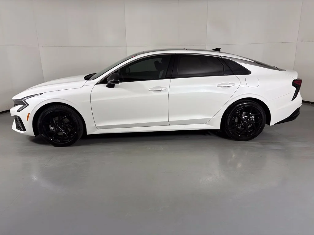 New 2027 White Kia GT-Line image 5