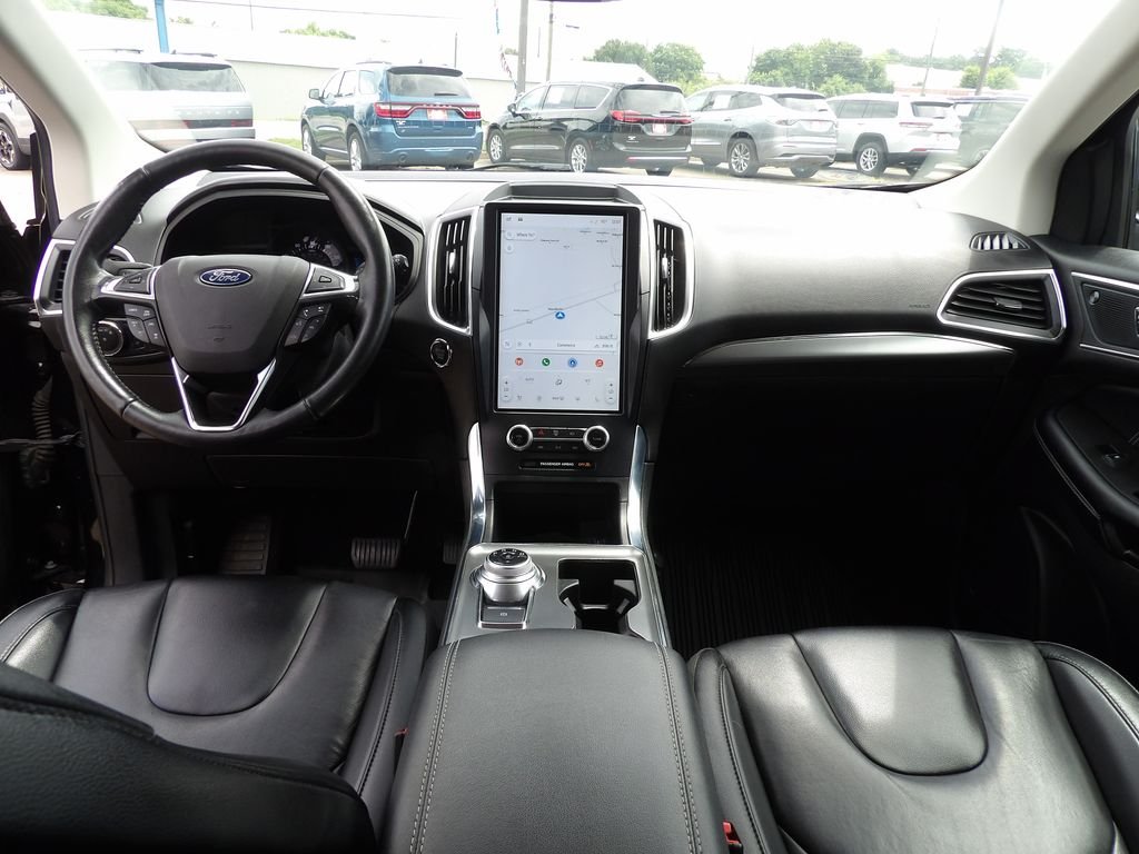 Used 2022 Black Metallic Ford Titanium image 25