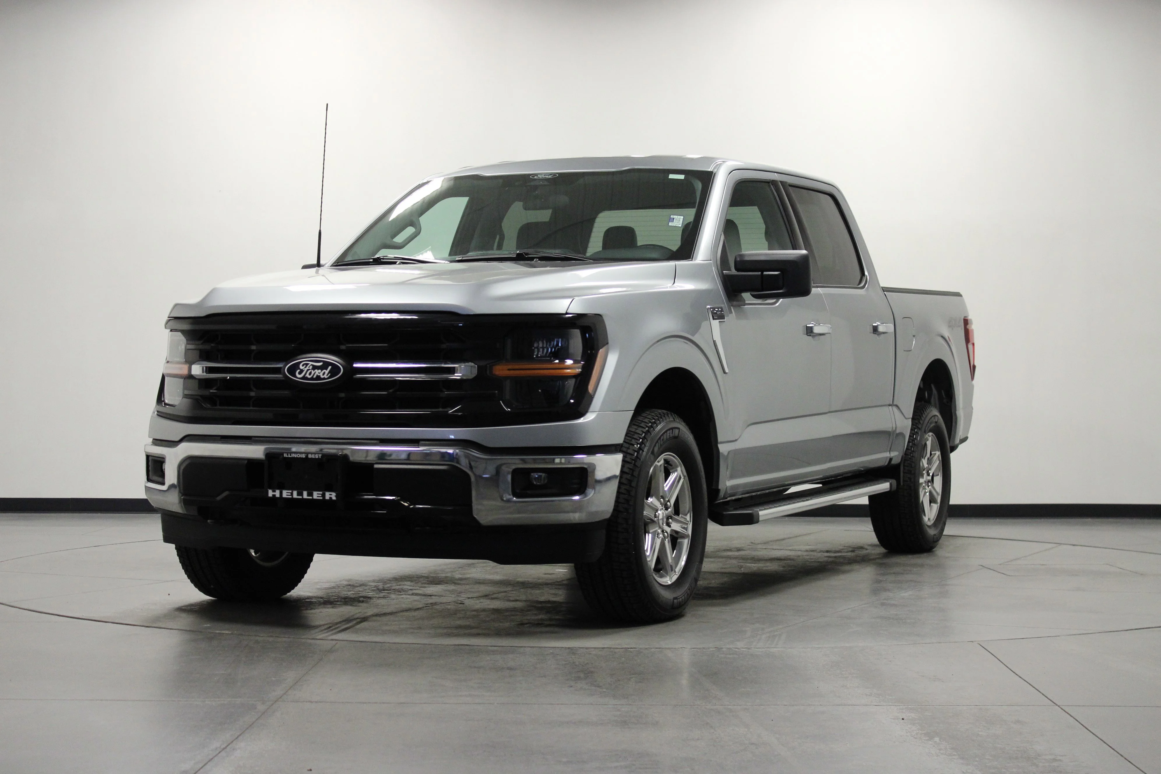 Used 2025 Iconic Silver Metallic Ford XLT image 8