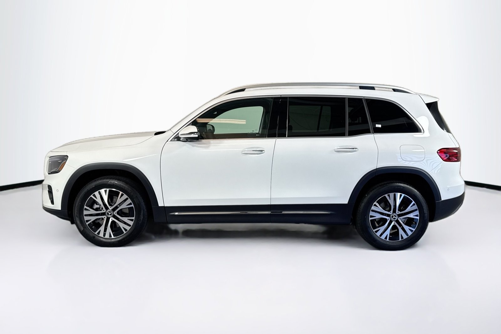 New 2026 Polar White Mercedes-Benz GLB 250 image 8