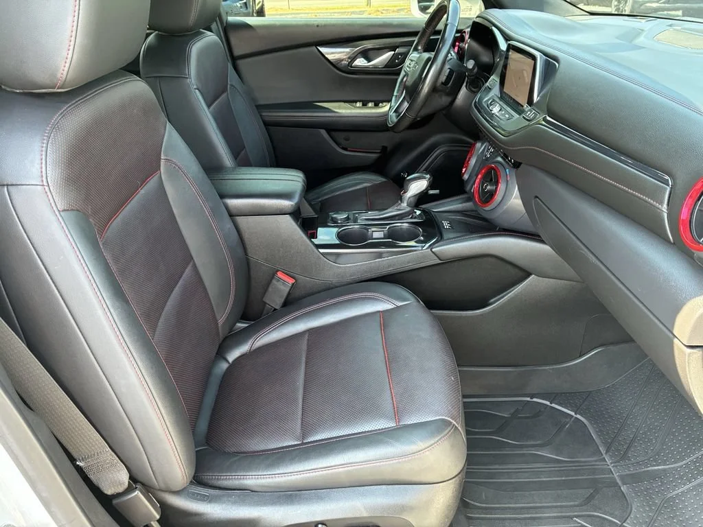 Used 2020 IRIDESCENT PEARL TRICOAT Chevrolet RS image 21