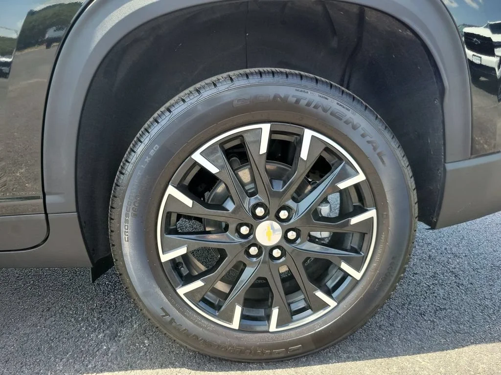 New 2026 Mosaic Black Metallic Chevrolet LT image 34