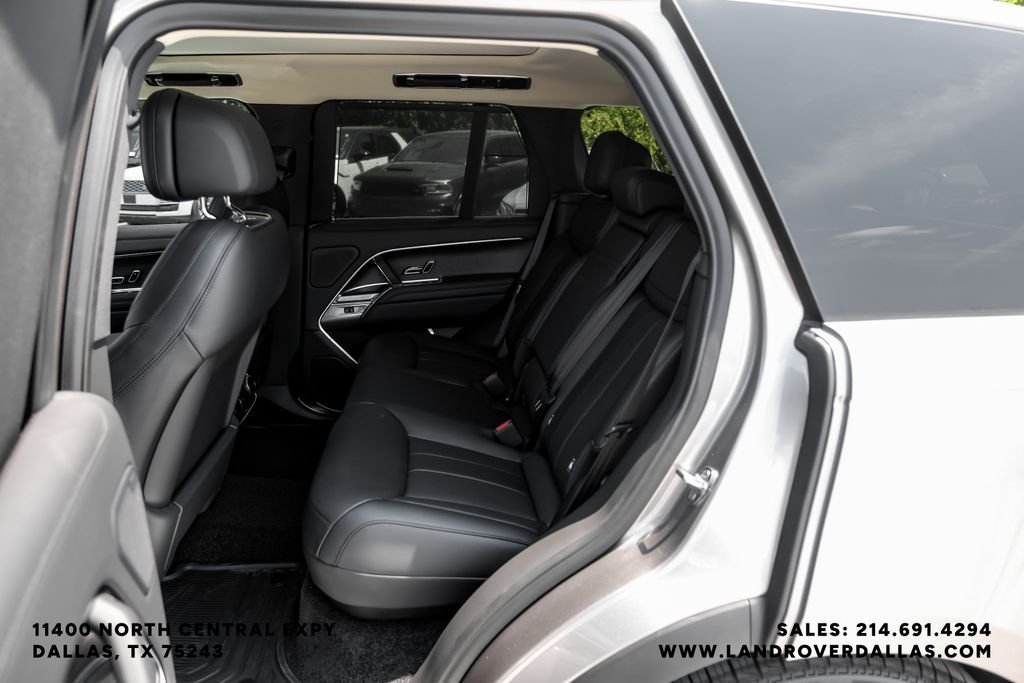 New 2026 1le Land Rover SE image 27
