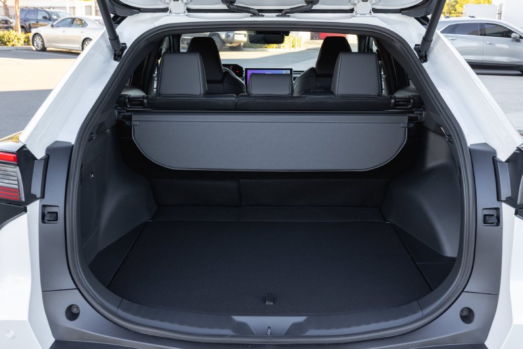 New 2027 Wind Chill Pearl with Midnight Black Metallic roof <sup>1</sup> Toyota  Limited image 8