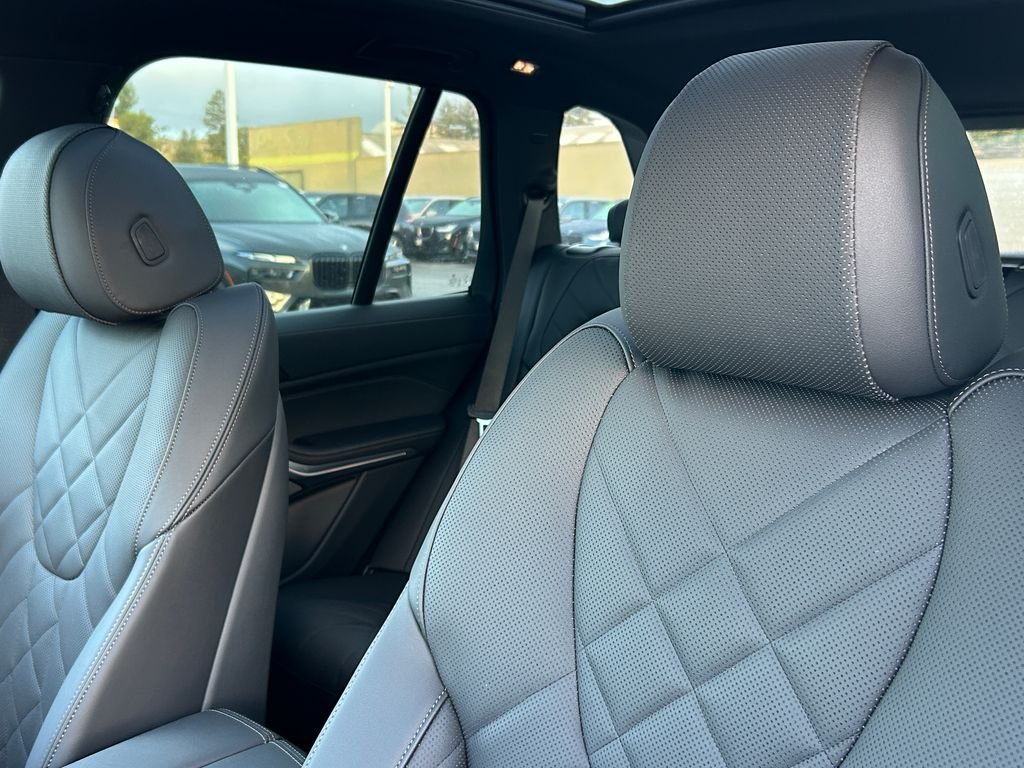 New 2026 Mineral White Metallic BMW xDrive40i image 14