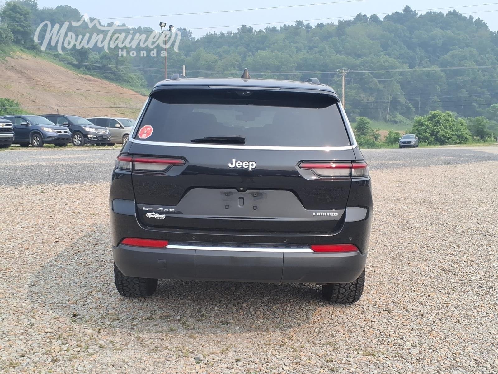 Used 2023 Diamond Black Crystal Pearlcoat Jeep Limited image 7