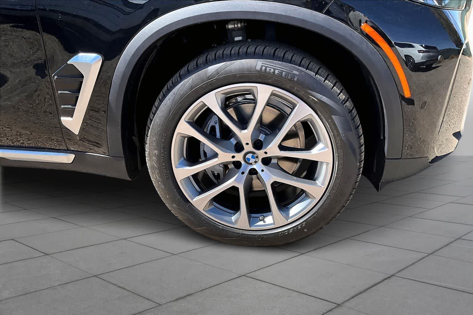 New 2026 Black Sapphire Metallic BMW xDrive40i image 11