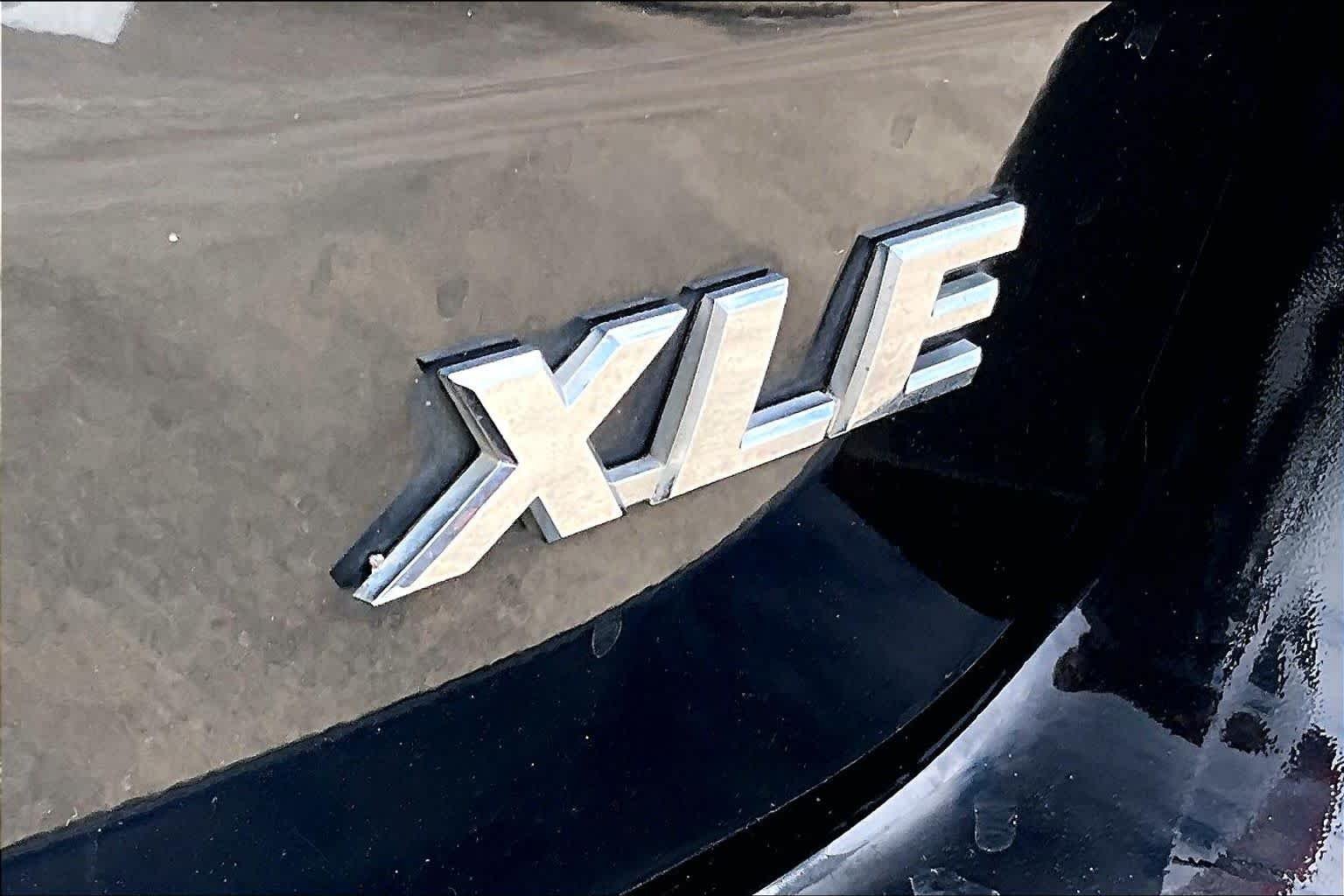 Used 2017 Midnight Black Metallic Toyota XLE image 9