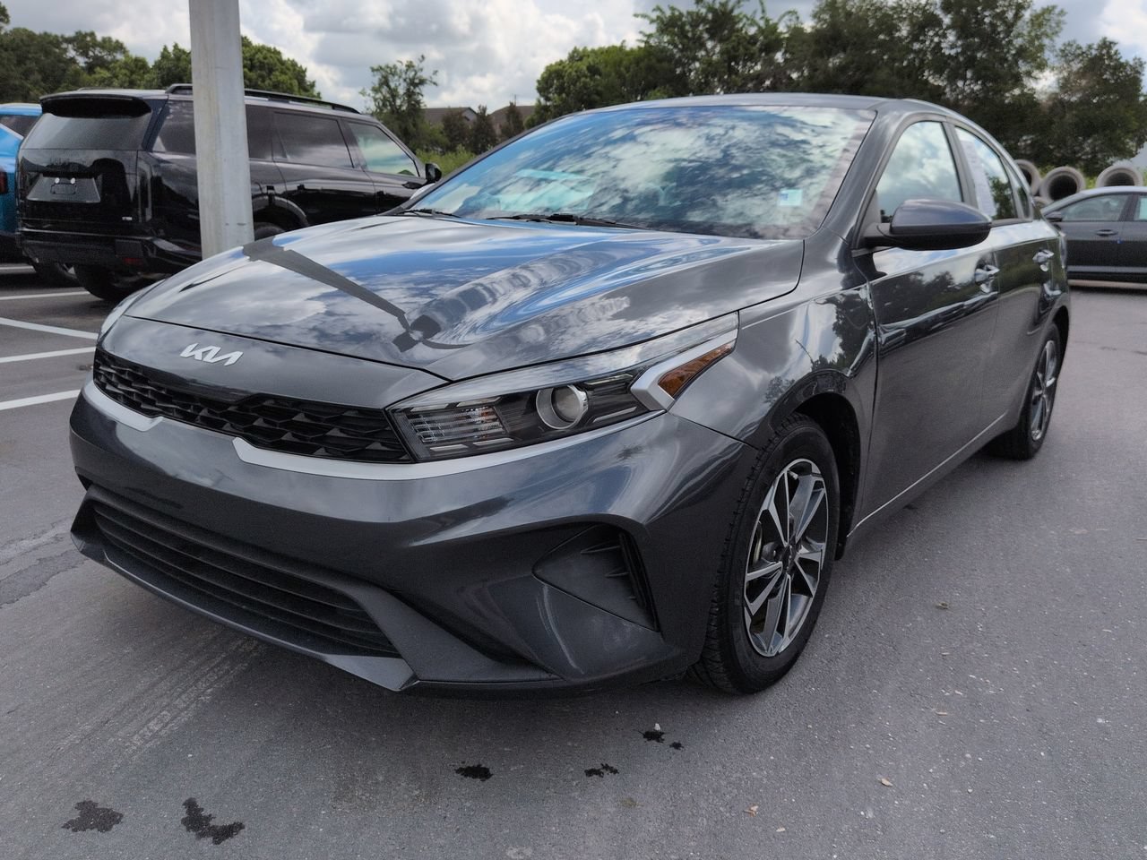 Used 2023 Gravity Gray Kia  image 8