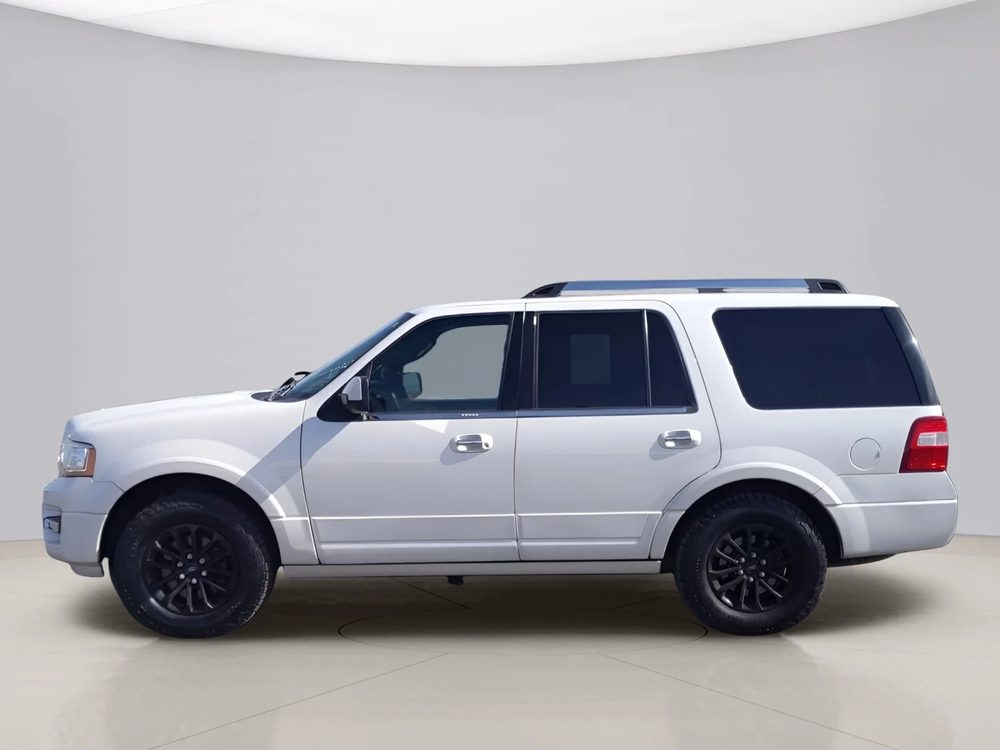 Used 2015 White Ford LIMITED image 3