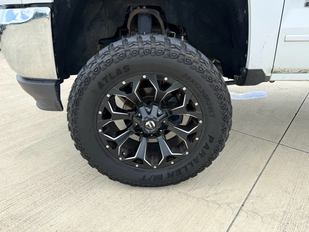 Used 2018 Summit White Chevrolet LT image 26