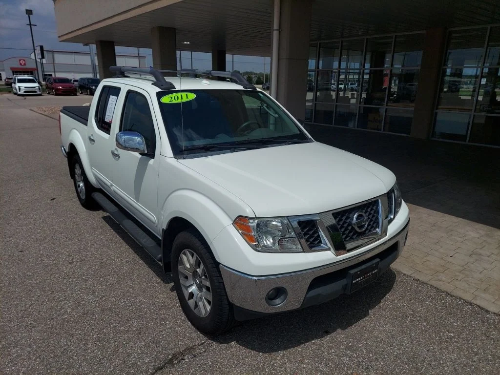 Used 2011 White Nissan SL image 1