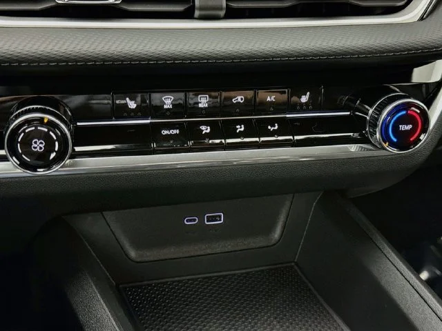 New 2027 Summit White Chevrolet LT image 17