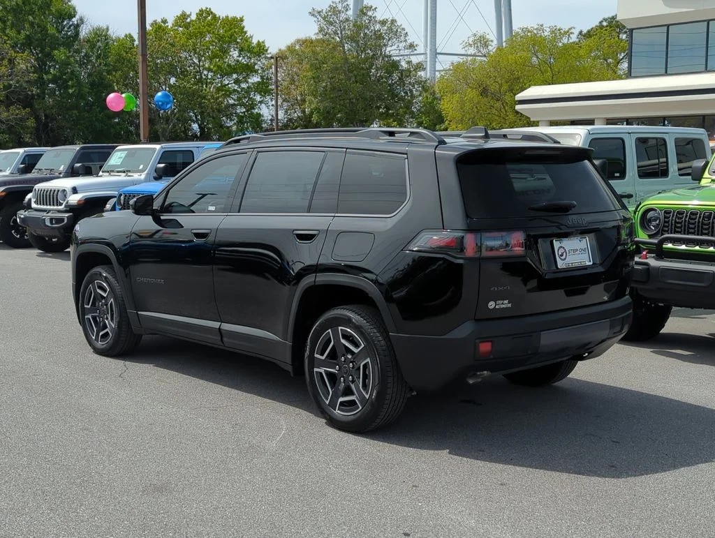 New 2026 Diamond Black Crystal Pearlcoat Jeep Limited image 7