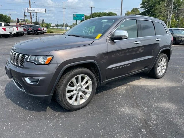 Used 2017 Crystal Metallic Jeep Limited image 3