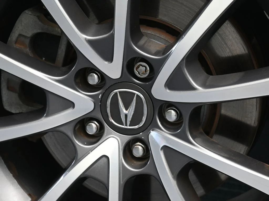 Used 2017 Black Acura V6 image 33