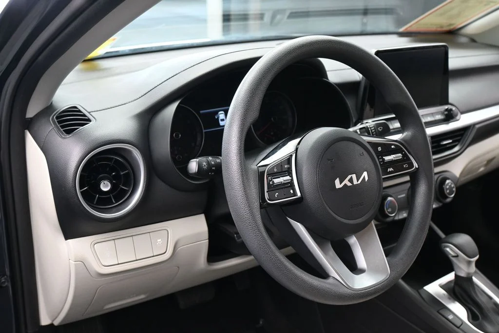 Used 2023 Gravity Gray Kia LXS image 14