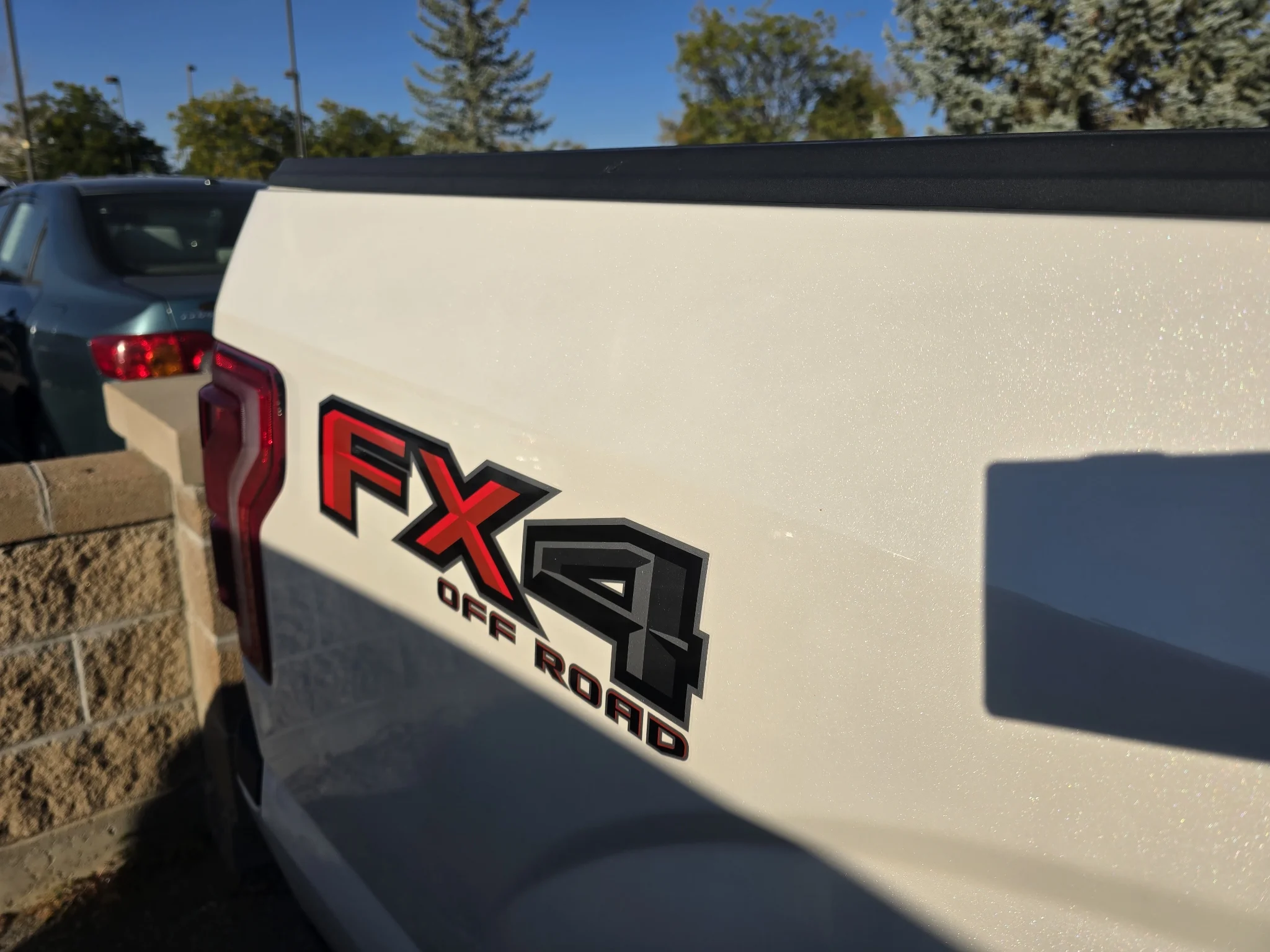 Used 2015 White Platinum Metallic Tri-Coat Ford Platinum image 11