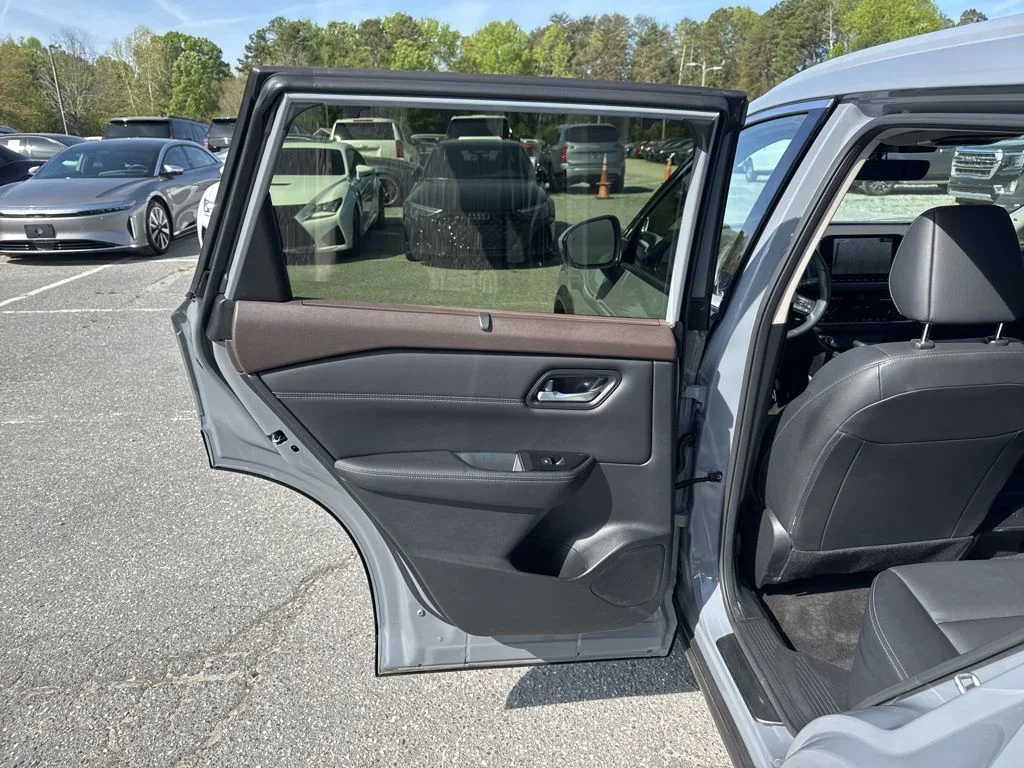 Used 2023 Gray Nissan SL image 27